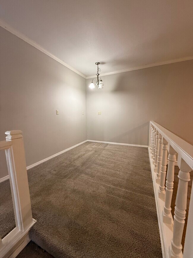 Building Photo - 1420 E 31st St S