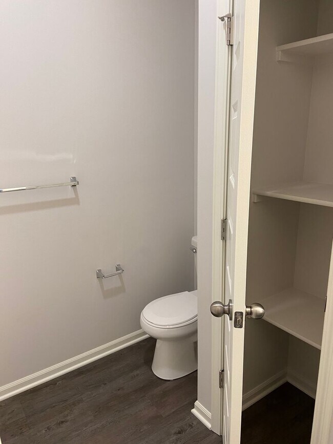 Building Photo - DON’T WAIT — PRE-LEASING NOW! 3 Bed + 2 Bath Home in Oak Wood