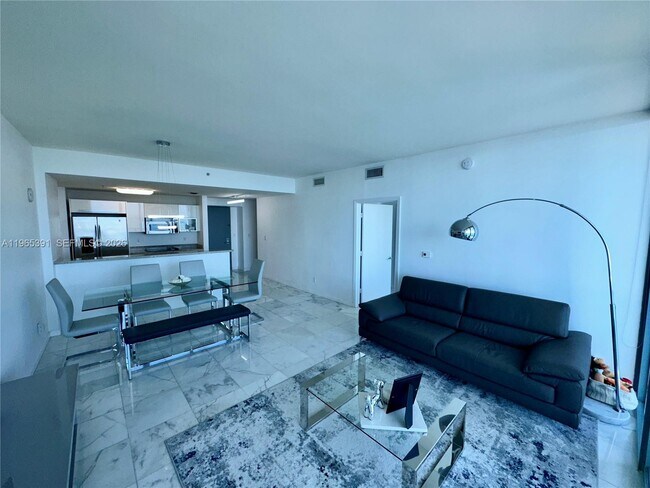 Building Photo - 601 NE 36th St