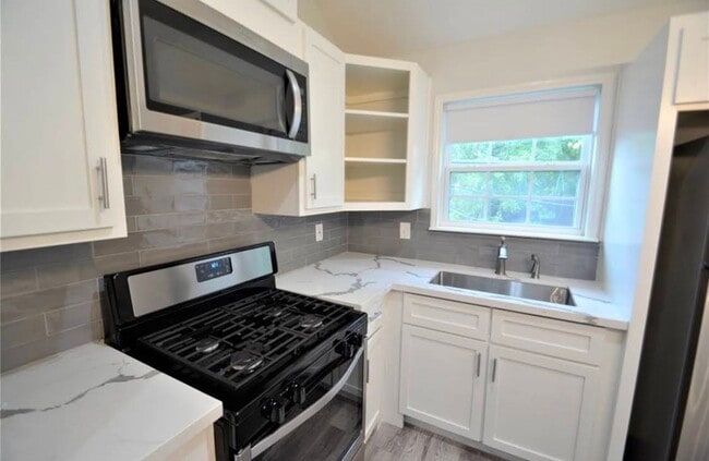 Kitchen - 3367 Ozark St
