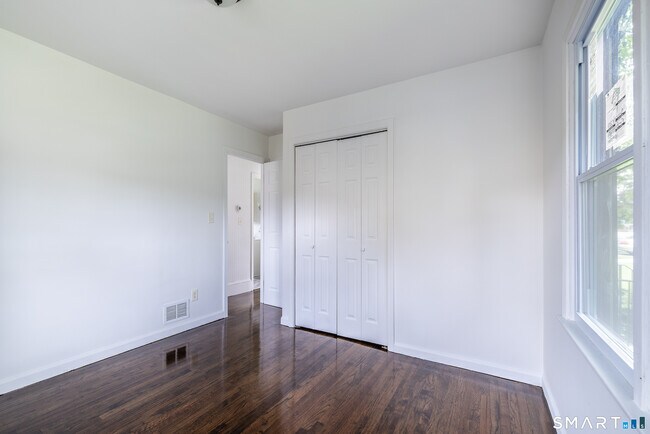 Building Photo - 118 Bryden Terrace