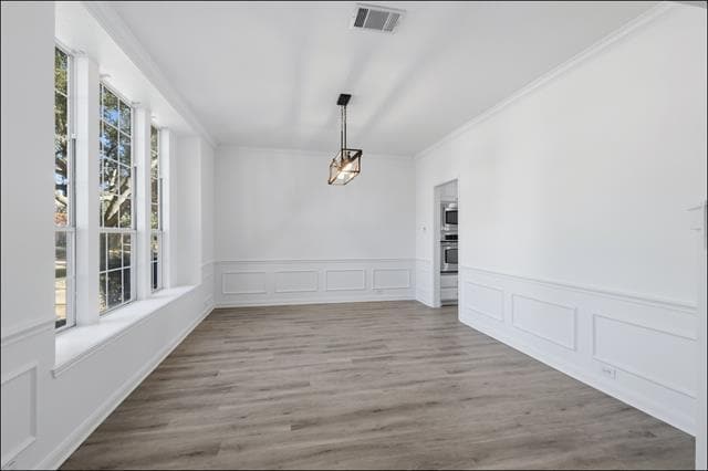 Building Photo - 3601 Sandhurst Dr