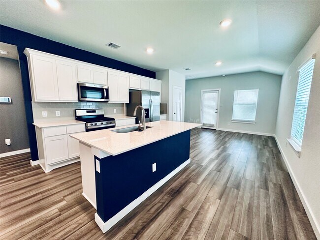 Building Photo - 1118 Amistad Lp