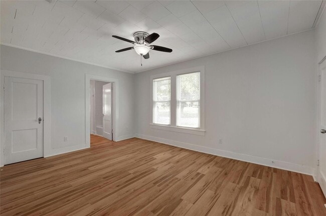 Building Photo - 1102 Hackberry St