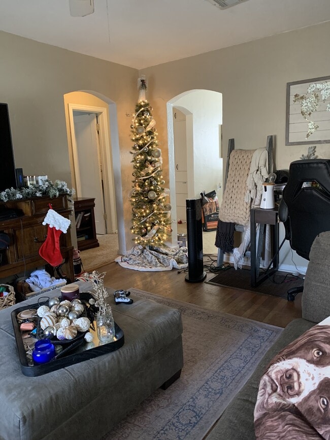 Building Photo - 1013 W 9th Ave