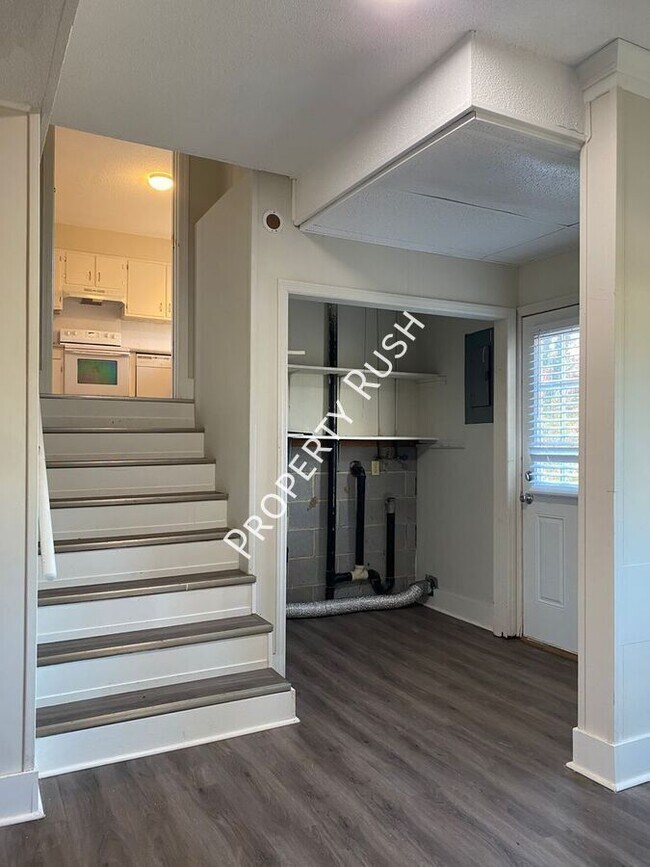 Building Photo - 4727 Tessie Ln