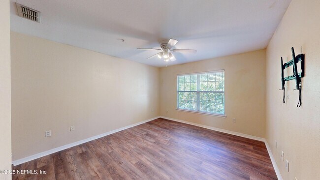 Building Photo - 7800 Point Meadows Dr