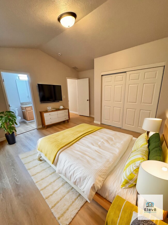 Building Photo - Modern Duplex Living in South Hill – Welco...