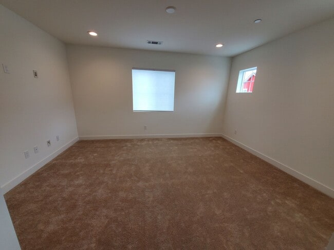 Building Photo - Righetti Ranch Townhouse