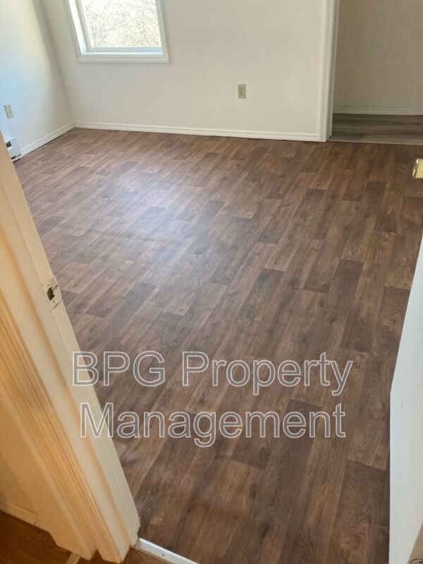 Building Photo - 123 Circle Dr