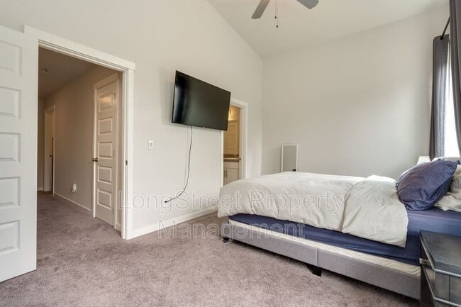 Building Photo - 17854 SW Rudolph Ln