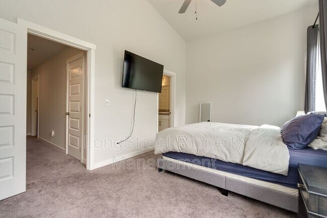 Building Photo - 17854 SW Rudolph Ln