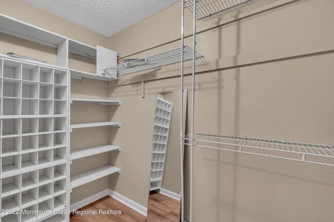 Building Photo - 134 Whispering Oaks Way