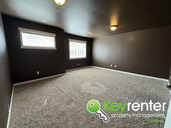 Building Photo - Unique Parkland 4 Bedroom 3 Bath Spacious ...