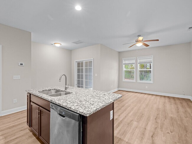 Building Photo - Townhome in Sneads Ferry