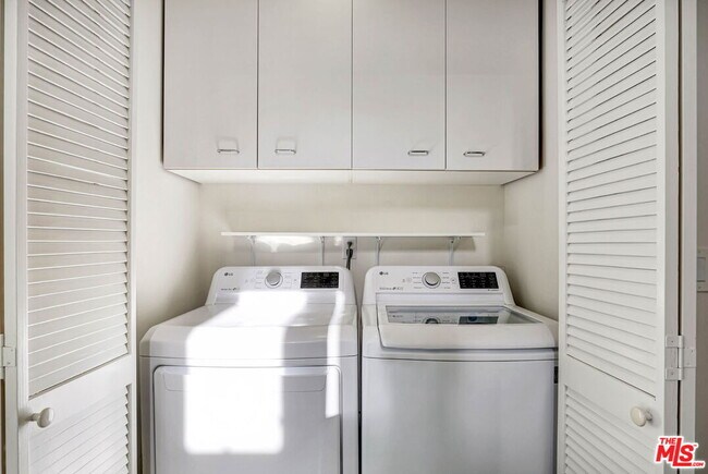 Building Photo - 811 21st St