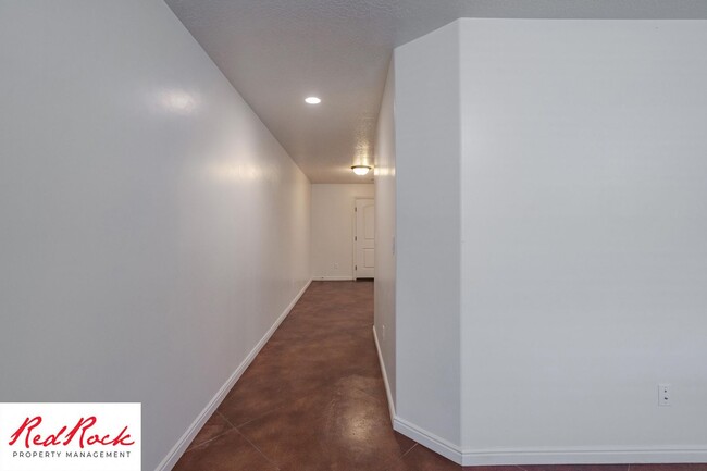 Building Photo - DOG-FRIENDLY 3 Bedroom Townhome with INTER...