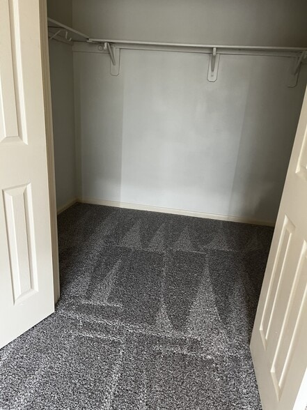 master closet - 11807 Chetman Dr