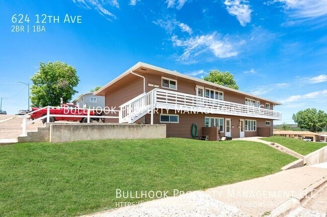 Primary Photo - 624 12th Ave