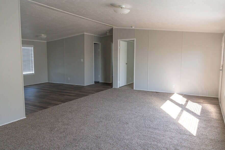 Building Photo - 120 Parma Ct