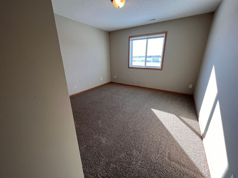 Building Photo - 1563 Gunston Dr