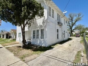 Building Photo - 827 Steves Ave