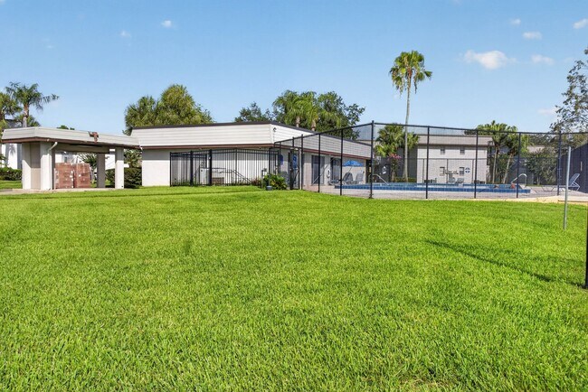 Building Photo - 53 Windtree Ln