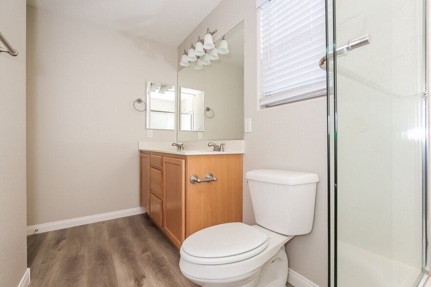 Building Photo - 10823 Mystic Shore Ave