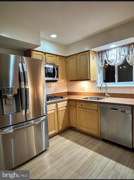 Building Photo - 8140 Drayton Ln