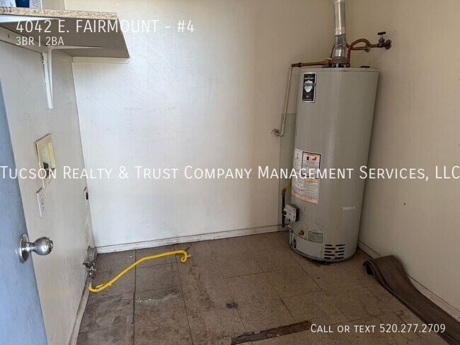 Building Photo - 4042 E. FAIRMOUNT-#4