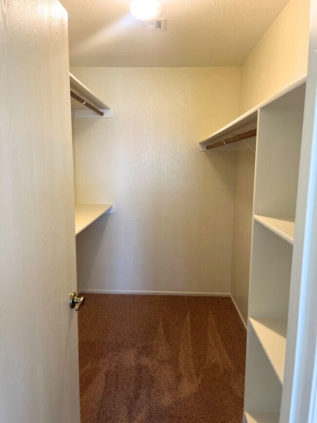 Building Photo - Lake views, lake views, lake views! Longte...