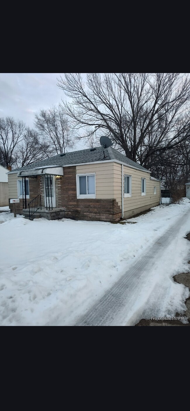 Building Photo - 11052 Chapp Ave