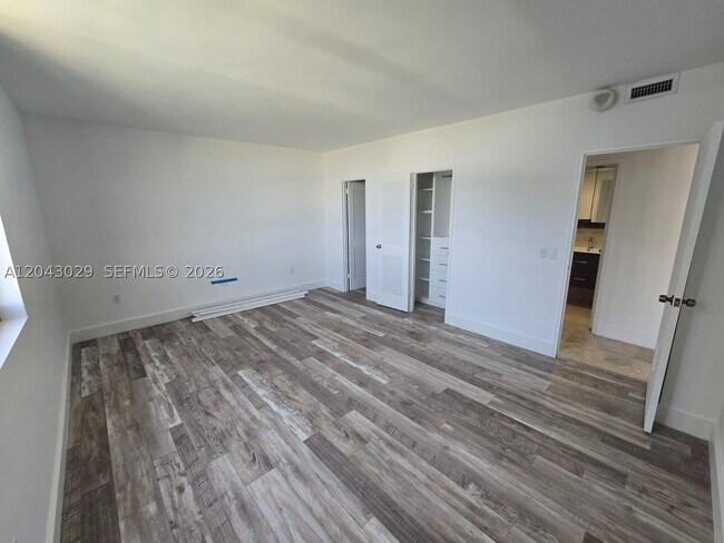 Building Photo - 10185 Collins Ave