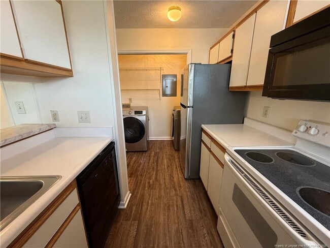 Building Photo - 300 Waterdown Dr