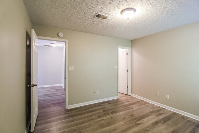 Building Photo - 1120 Eatonton Way