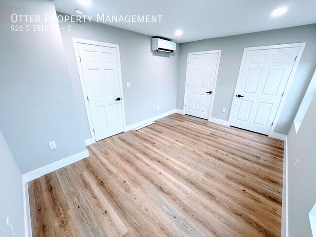 Building Photo - 926 S 15th St