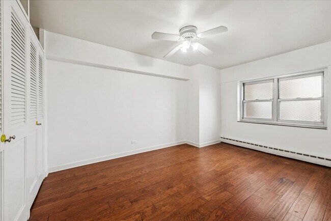 Building Photo - 4980 N Marine Dr