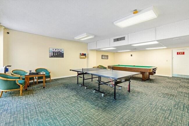 Building Photo - 1147 Hillsboro Mile