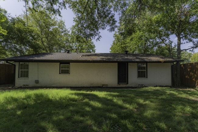 Building Photo - 1103 N Grant Dr