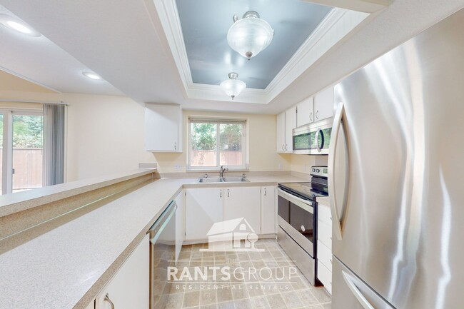 Building Photo - 2 bed 2 bath Condo in Tumwater! Pool & Clubhouse!