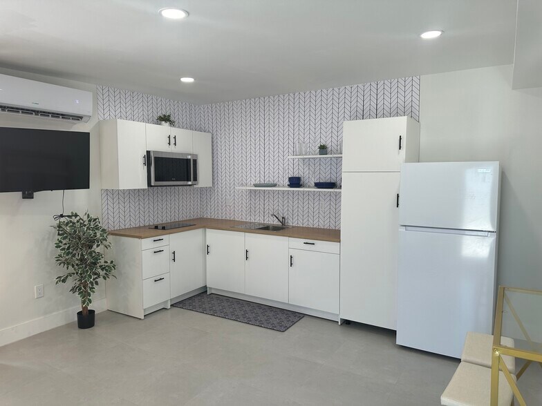 Building Photo - 7430 SW 39th St