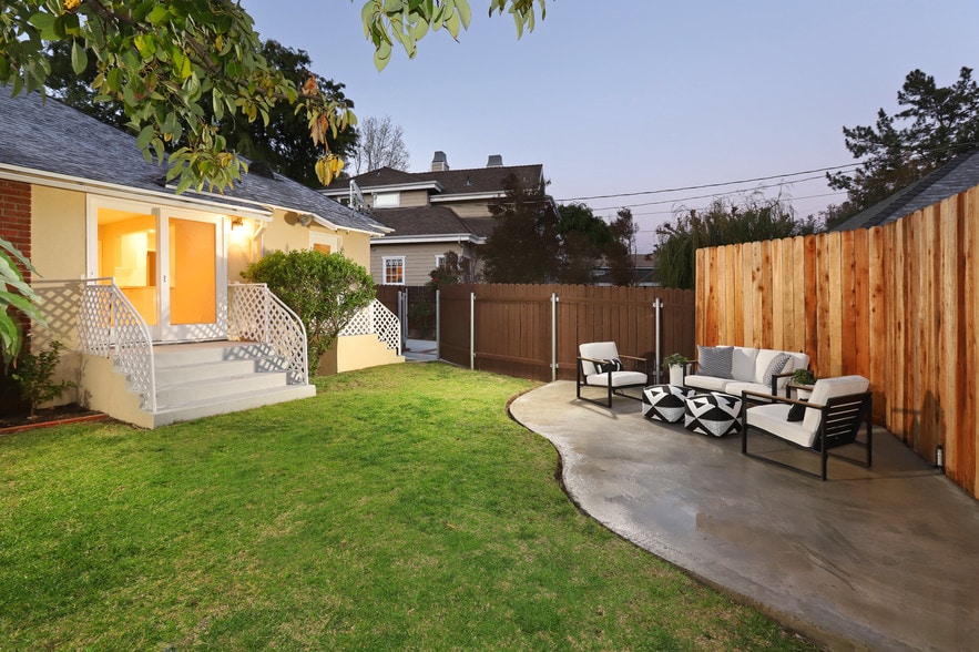 Building Photo - 1223 Oak Cir Dr