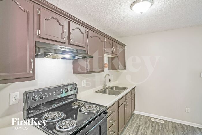 Building Photo - 3920 Pinetop Dr