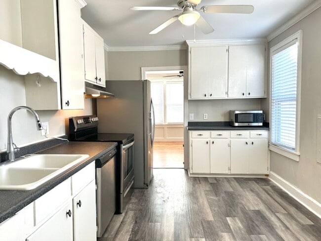 Building Photo - CHARMING HOME IN ROSEWOOD