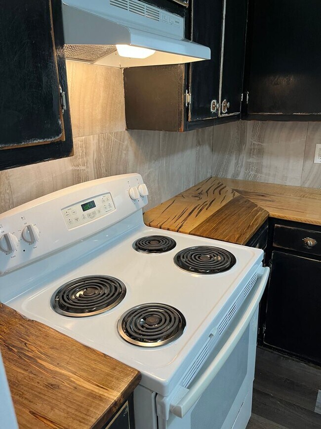 Building Photo - 1297