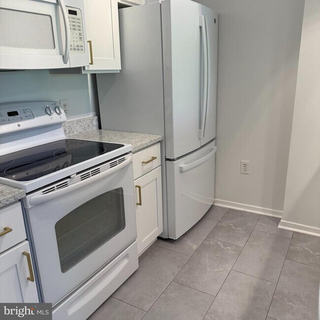 Building Photo - 2111 Wisconsin Ave NW