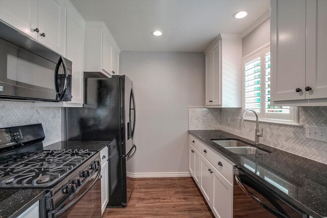 Building Photo - 226 Claris Ln