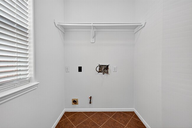 Building Photo - 15618 Edgemere Ct