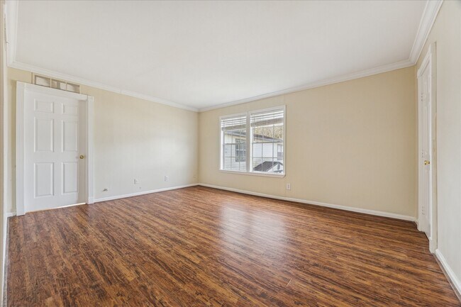 Building Photo - 218 W 15th St