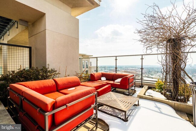 Building Photo - 851 N Glebe Rd